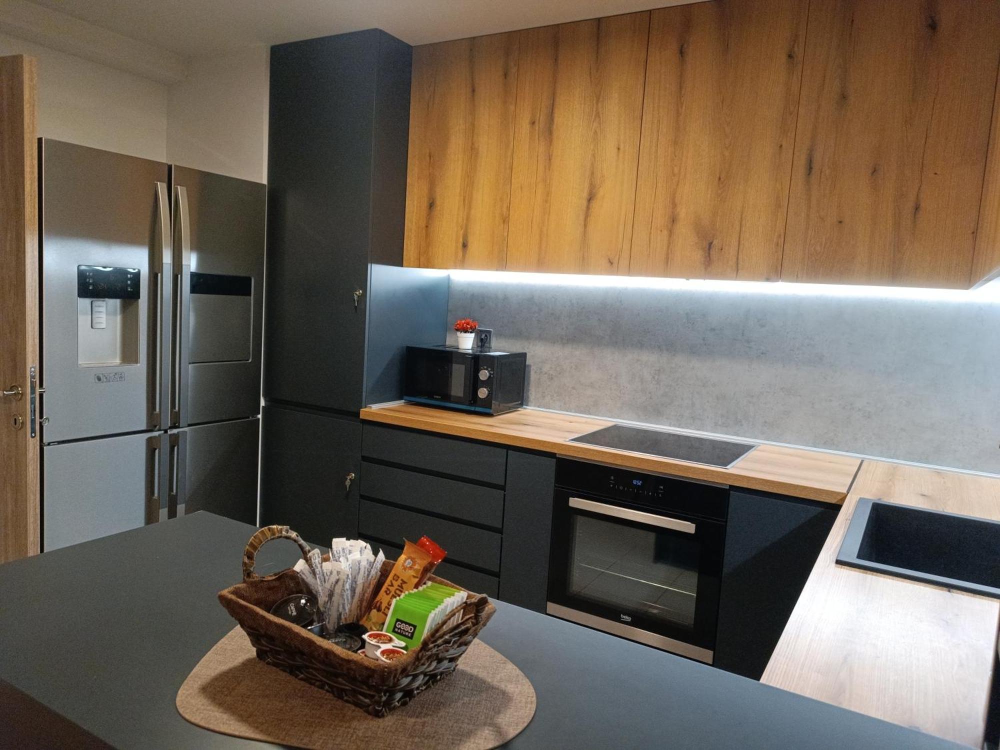 18Th & 16H Floor Secure Luxury Condos With Pool & Fitness Included In Price Скопье Экстерьер фото
